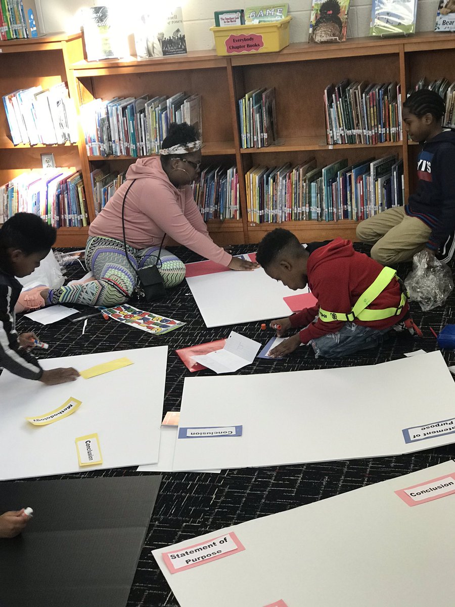 FresReads's tweet image. Thank you to our Flat Rock parents for coming in to assist their kids with their Social Studies Fair projects. #goMrsManuel #parentsatwork  @DeKalbSchools @FRES_DrClayton