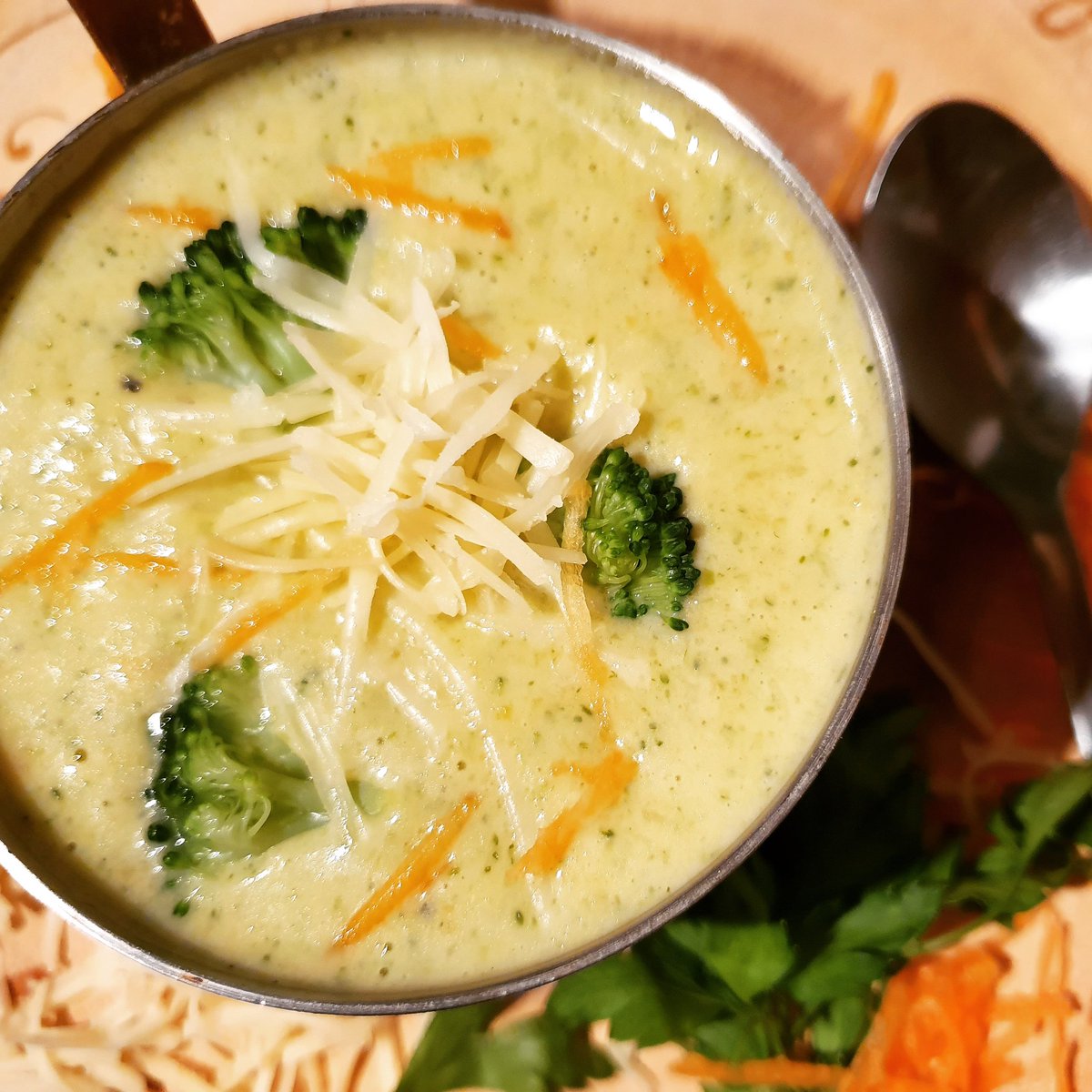 KitchenHalal's tweet image. Cheddar &amp;amp; Broccoli Soup with a choice of Pulled Chicken or Beef Bacon!
Available to order now online:
gourmethalalkitchen.co.uk
#soup #soups #winterfood #comfortfood #delicious #tasty #picoftheday #dishoftheday #artisan #balanced #healthy #prepmeals #broccoli #cheese #cheddar