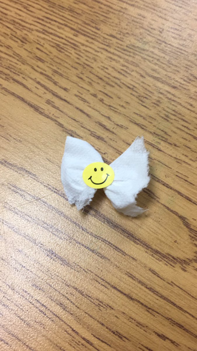 brittnic0217's tweet photo. Iβm thinking princess R should open her own bow shop. π #classroomfinds #princessR https://t.co/XlngJJZskJ