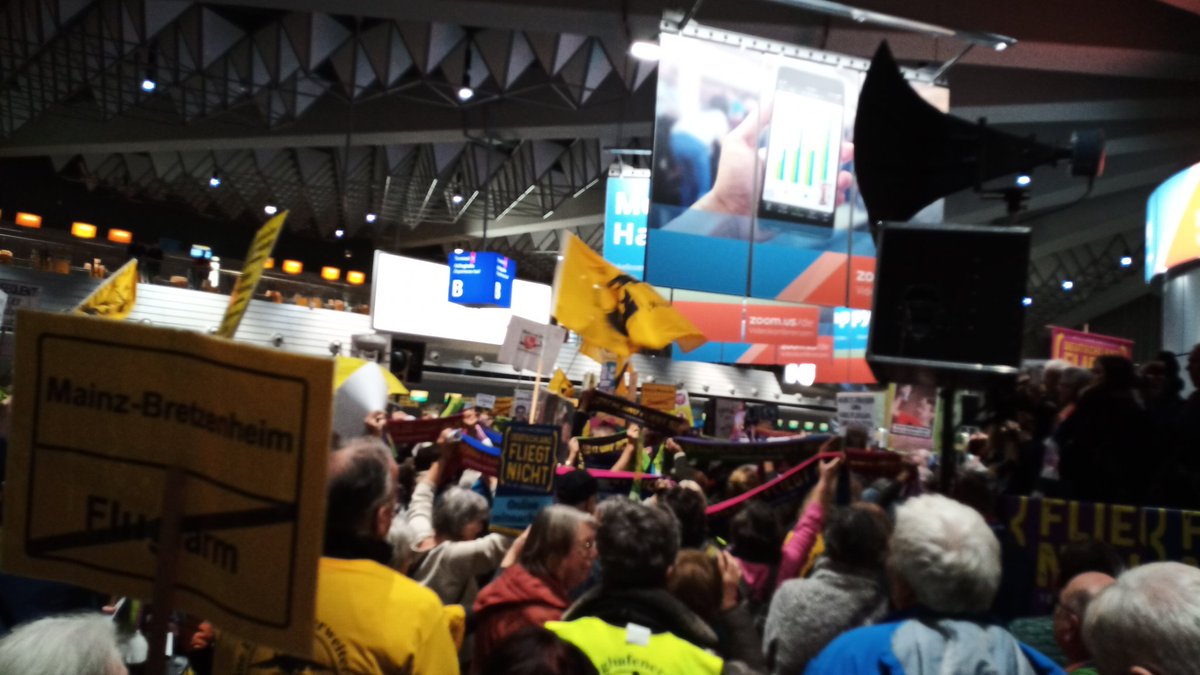 SchefflerBBI's tweet photo. Start "Deutschland fliegt nicht" #bbi Fluglärm https://t.co/NHMprs9rLx