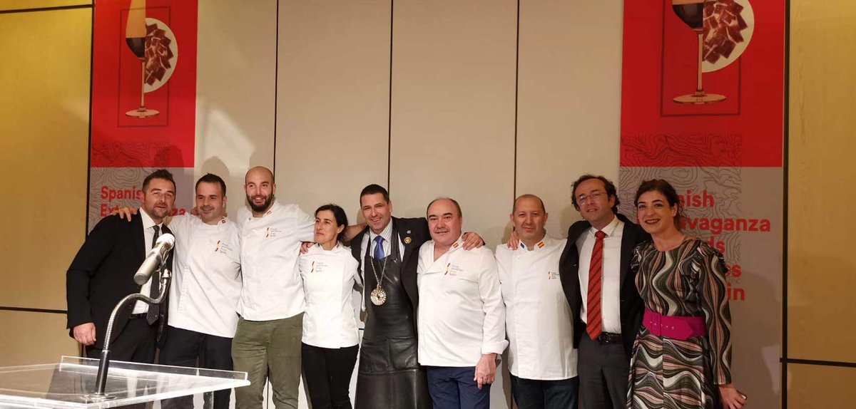 vinosjumilla's tweet photo. 🍷 La DOP Jumilla ha arrancado hoy, en Seúl, su participación en Spanish Extravaganza by @FoodWineSpain , que continuará en Taipei y Singapur, los días 13 y 15 de noviembre.
#SpanishExtravaganza #Tipei #Singapur #Seúl #OrosDOPJumilla #Asia #CalidadJumilla #VinosDOPJumilla #Wine https://t.co/IhmtmwnmtL