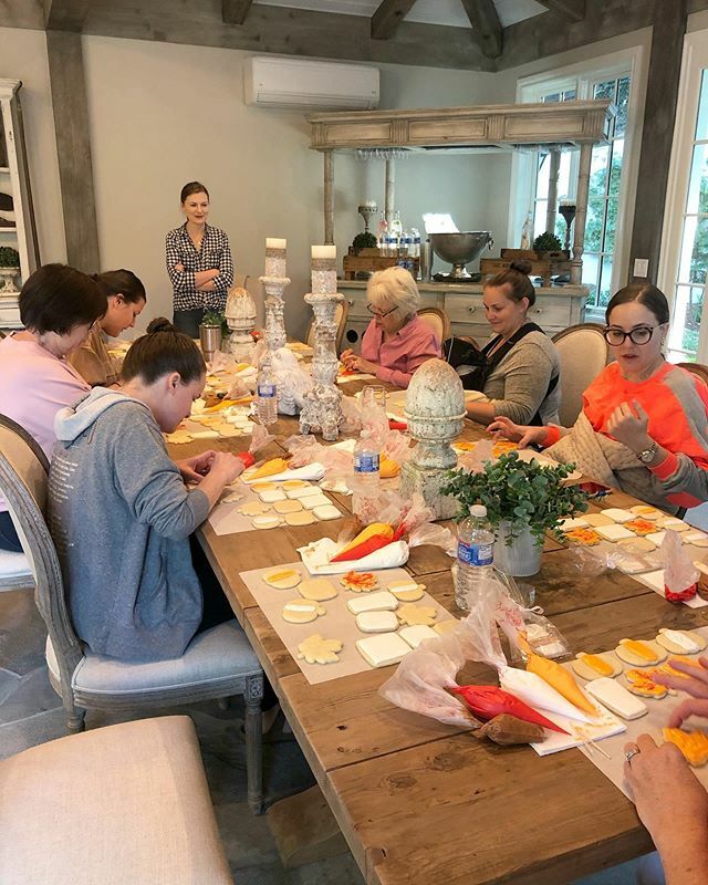 sweeterwyn's tweet photo. Lucky to spend my weekends doing what I love! Teaching cookie classes is so daunting at first, but so worth it in the end! ❤️ now back to those 24 dozen cookies that are sitting in my kitchen waiting to be decorated. https://t.co/syprhoIXtD https://t.co/EwI5eBAbLM