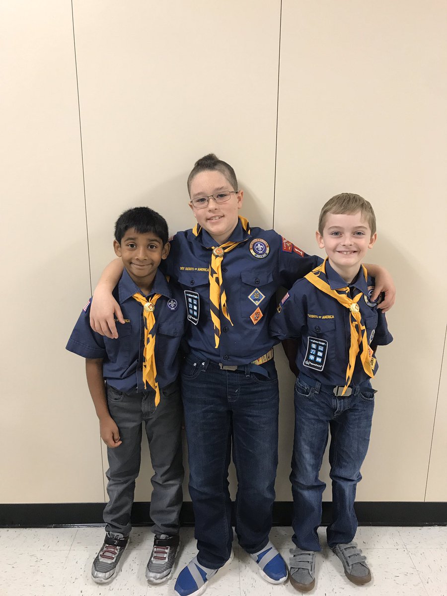 EECastillo5's tweet photo. Veterans Day program at our school. Thank you to all who have served and are still serving. We are grateful for you!! @MsHollyShelton @MorningsideES https://t.co/ZFCVjj1okH