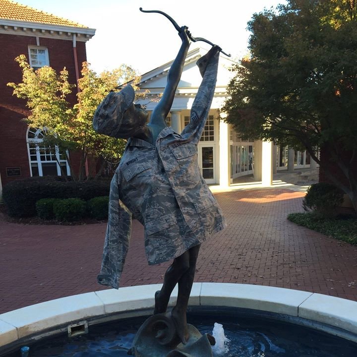 QueensUniv's tweet photo. Today we recognize the sacrifice of our student and alumni veterans. Thank you for your service to our country and the ways you have demonstrated bravery to all of us. #HappyVeteransDay #QU4Troops https://t.co/SlPZd9QB4A