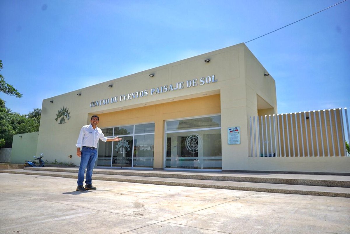 TutoUhiaAlcalde's tweet photo. En #Valledupar construimos un tremendo auditorio, una infraestructura social que impulsa la academia, la cultura y el turismo. Un lugar soñado por años por la comunidad educativa del #Instpecam que hoy beneficia a toda la población. #ValleduparDestinoTurístico https://t.co/wWcbOkDkOV