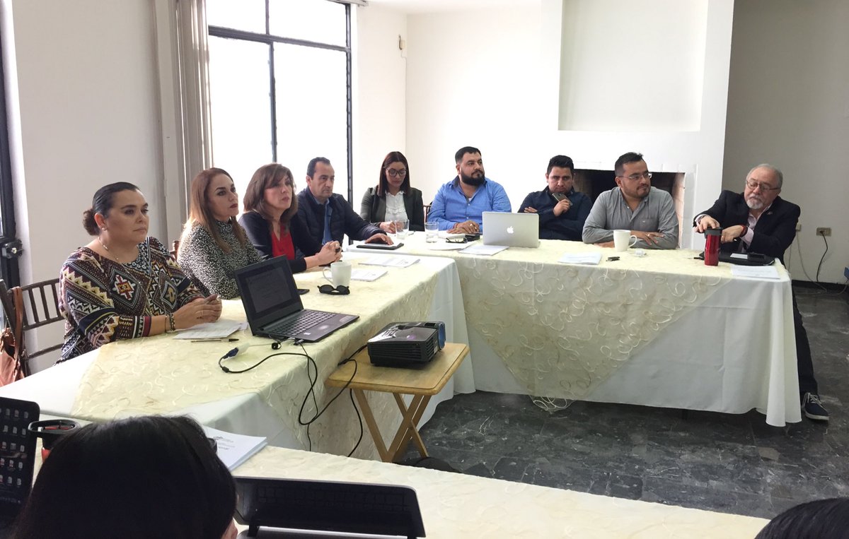 IDAIP_DURANGO's tweet photo. #ReporteIDAIP | Continua curso en #transparencia y #AccesoALaInformación con la presidenta del @CODEDUR_oficial, @MayteVivoW y el equipo de este Consejo, impartido por el @IDAIP_DURANGO con la presencia de comisionada Presidente @AlmaLopezdelaT y la comisionada @LucyMariscalC1 https://t.co/hab8QjYnJ5