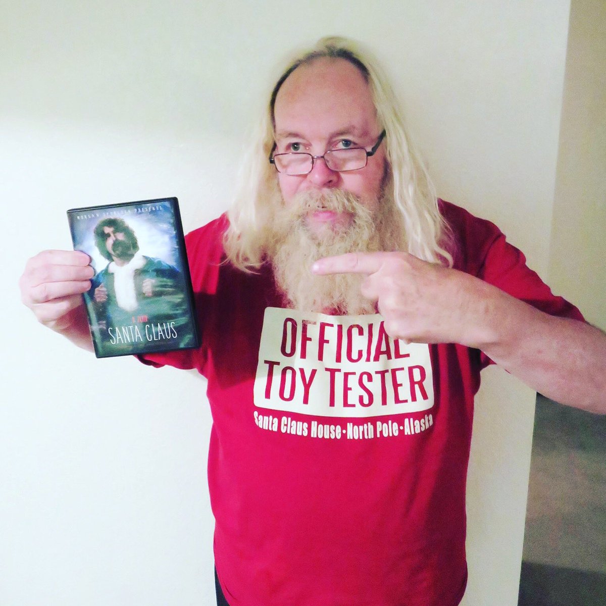 IamSantaMovie's tweet photo. It’s been 5 years since our movie was released. Time really does fly. (No reindeers are needed) The movie is better than that joke, we are on amazon prime and 5 dollars on amazon for the DVD! https://t.co/rsNOCPqwha