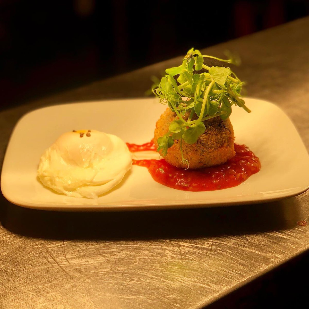 Have you tried our Lancashire cheese and black pudding Bon-Bon? It’s served with a poached egg and homemade relish and it’s one of our new light bites 😋

#homemade #buryblackpudding #lancashirecheese #pubfood #thevictoriawalshaw #lightbites