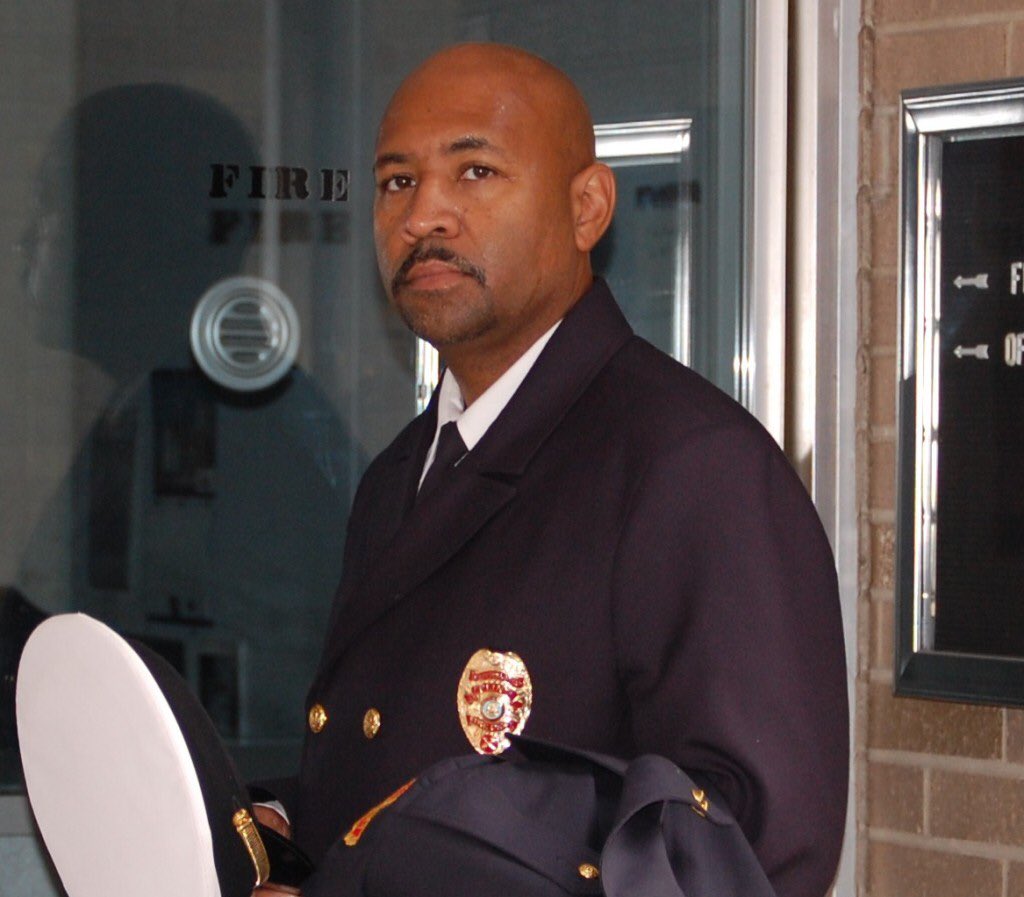 Flint Fire Chief Barton will remain under the Neeley administration. #MayorNeeleyCeremony