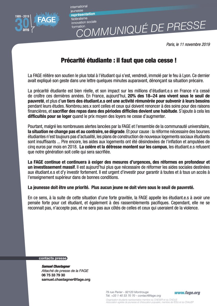 La_FAGE's tweet photo. La FAGE réitère son soutien à l’étudiant qui s’est immolé à Lyon. Aujourd’hui en France, 20% des jeunes vivent sous le seuil de pauvreté. Ns appelons le @gouvernementFR à agir de manière urgente. La jeunesse doit être 1 priorité. Plus aucun jeune de doit vivre ds cette situation. https://t.co/wnKKqt1Zcz