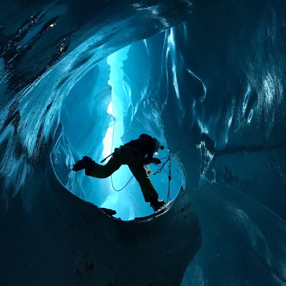 Immersion au cœur de la mer de glace ce soir dans 20h <a href="/TF1LeJT/">Natalia Kowalski</a> avec <a href="/vivian_bruchez/">Vivian Bruchez</a> <a href="/LafailleTom/">Tom Lafaille</a>  
#LucMoreau à @Chamonix_France filmés par <a href="/bixente_hacala/">Bixente hacala</a> #moulins #magic #glacier #fonte #tristesse