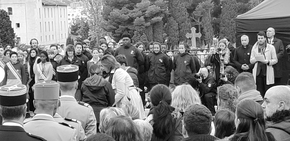 assoARAM's tweet photo. Commémoration de l’#Armistice du #11Novembre devant la crypte militaire du Cimetière Saint-Pierre à #Marseille.
L’association était présente pour rappeler l’engagement des volontaires Arméniens durant cette guerre. #mémoire #souvenir #histoire https://t.co/ngEhEJ62SI