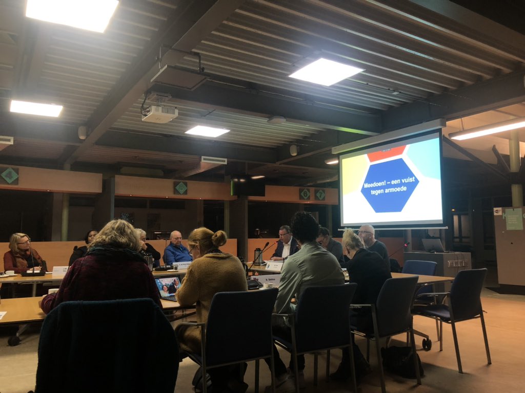 Aanwezig bij de commissie maatschappelijke ontwikkeling van de gemeenteraad van Den Helder om raadsleden te informeren over de bestrijding van armoede en #FinancieelFitDenHelder