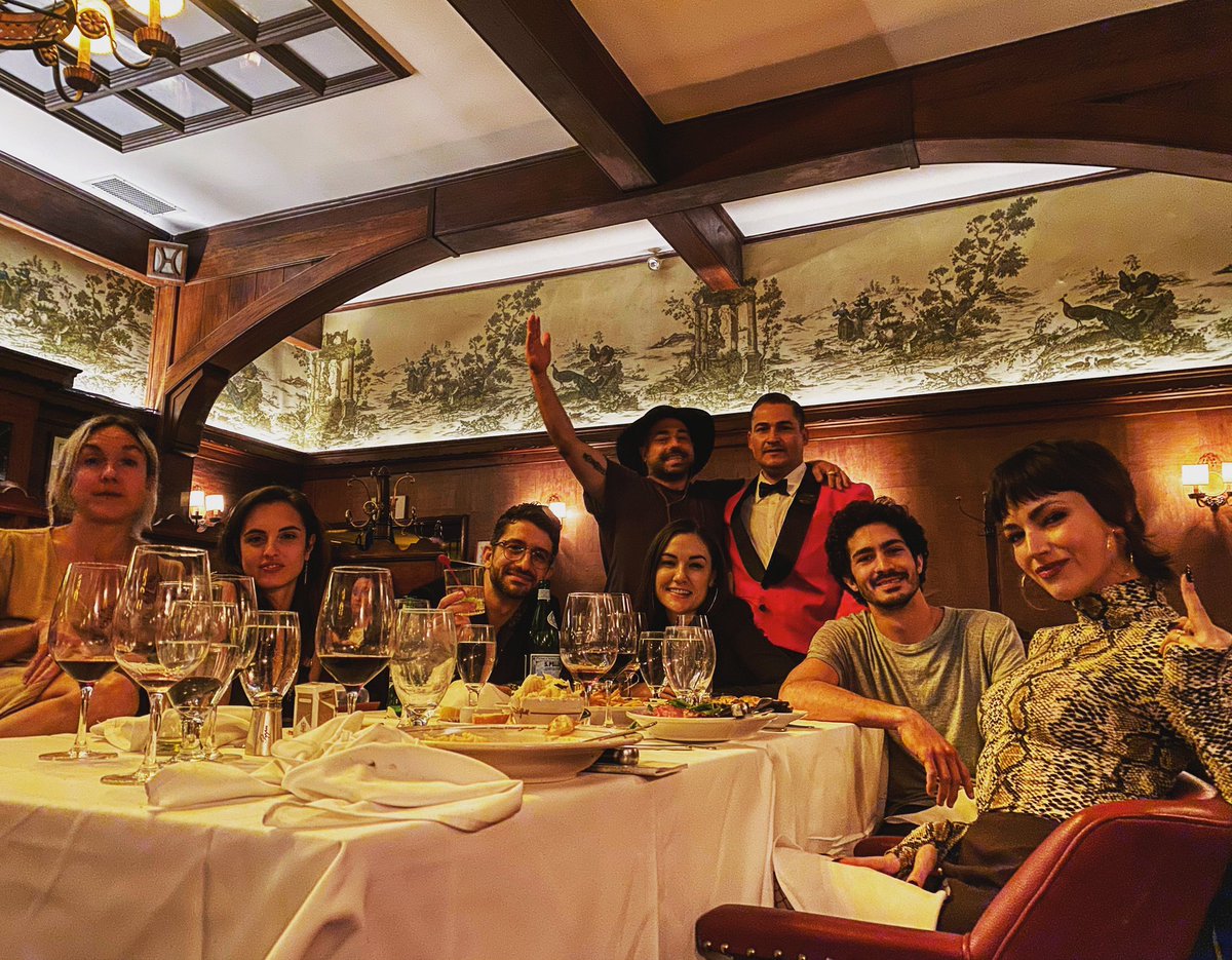 ucorberoupdates's tweet photo. 𝐍𝐄𝐖𝐒: Úrsula Corberó and Chino Darín with friends @ the Musso &amp; Frank Grill Restaurant in Hollywood Blvd. https://t.co/HXfyZTlpNl