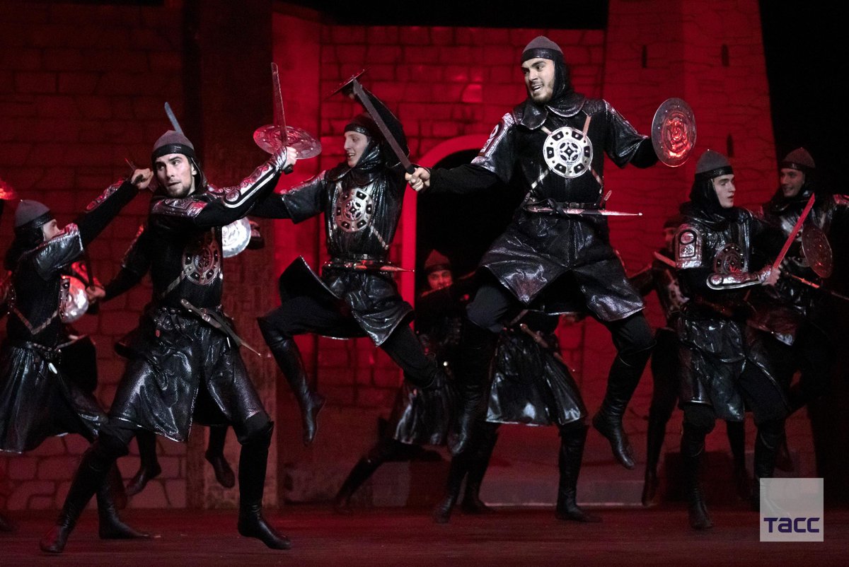 ансамбль вайнах лезгинка. чеченский ансамбль вайнах. чеченский государственный ансамбль танца вайнах. ансамбль танца вайнах. вайнах ансамбль танца.