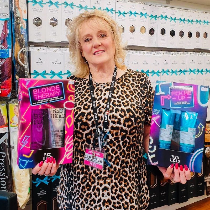 JustEssentials1's tweet image. 💝 Give a gift set with an edge, our Bed Head gift sets are the perfect present with a guarantee of good hair days to come 😎
Available in our Long Eaton Store! 🎁💕
.
.
.
#christmas #gift #presents #giftset #christmas2019 #makingalistcheckingittwice #longeaton #bedhead