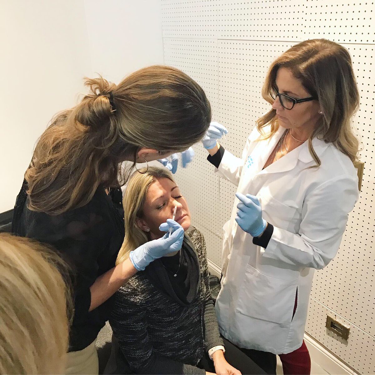 mommydibs's tweet image. We had so much fun with @facialesthetics last week at our Botox course! Our mommy dentists learned more about Botox, dermal fillers, and TMJ - and got a ton of great hands on practice! #mdibxbotox #alwayslearning #mdib