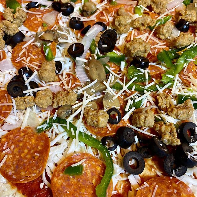 rolysanchez's tweet photo. Pizza 🍕 @costco_mexico 
#foodiexology #instafood #pizza https://t.co/OnTkl7Padv https://t.co/RxKNbO7VTp