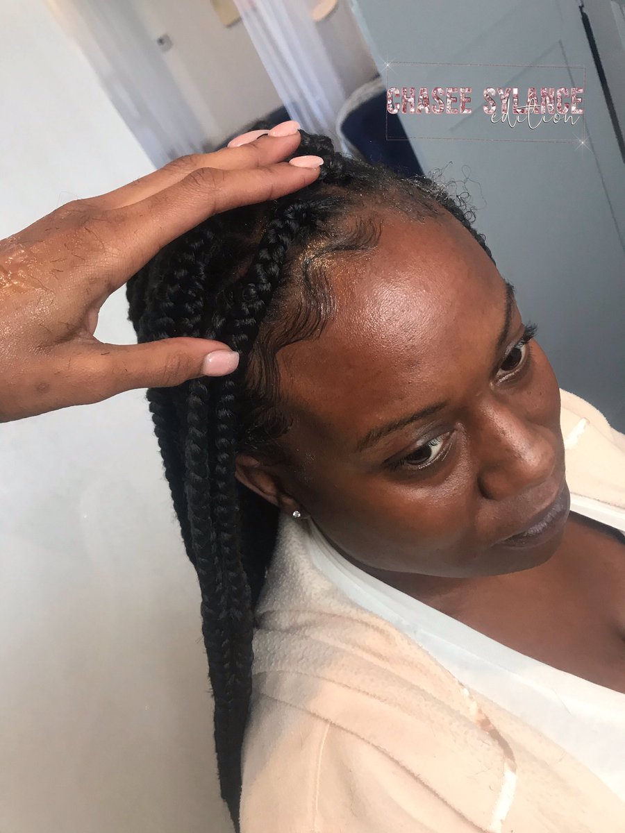 •New client 💚💚, edges on swim team or what lol ? she asked for semi-dramatic edges &amp; ofc I delivered 💚 •Book “Triangle Part Extendos”, style takes 4+ hours and lasts 2+ months w/ proper maintenance 💚
•Book @chaseesedition or text/call (214)-970-1861 for an appt 💚