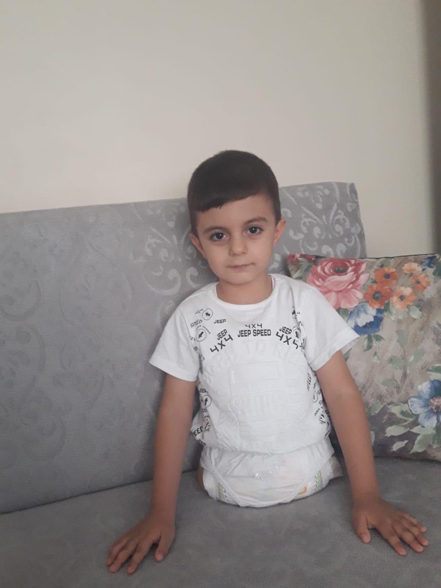 Muhammed 4 yaşında.
Doğuştan belden aşağısı yok. Arkadaşları gibi yürümek istiyor. 
Ona söz verdim!Yürüyecek!
Protez ölçümleri yapıldı.
İhtiyacı olan protez 53.000 TL
Kim ki bunu karşılar ona özel uçakta Beatles şarkıları söylicem!
(Özel uçağını 1 saatliğine verecek dostum çok😊)