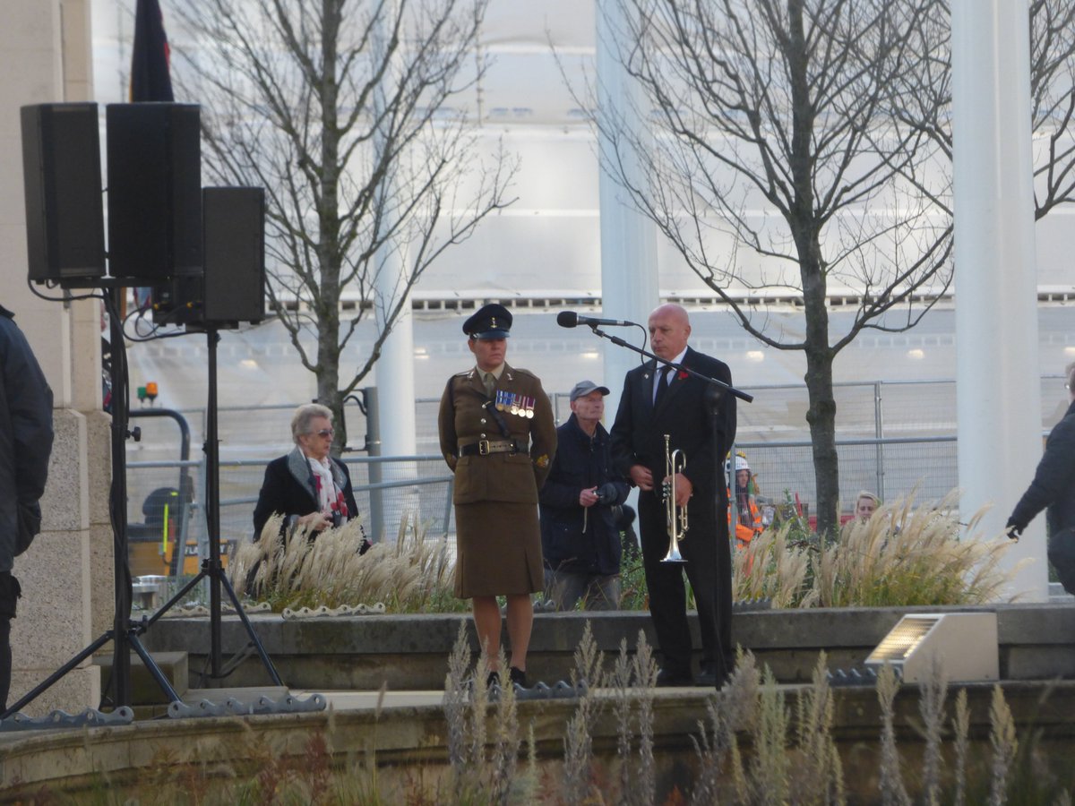 ellrbrown's tweet photo. #HallofMemory on the 11th day of the 11th month. A bit before 11am in Centenary Square #LestWeForget #ArmisticeDay @birmingham_live @BirminghamWeAre @BhamCityCouncil @IceSkateBham https://t.co/LpbTAiZW3x