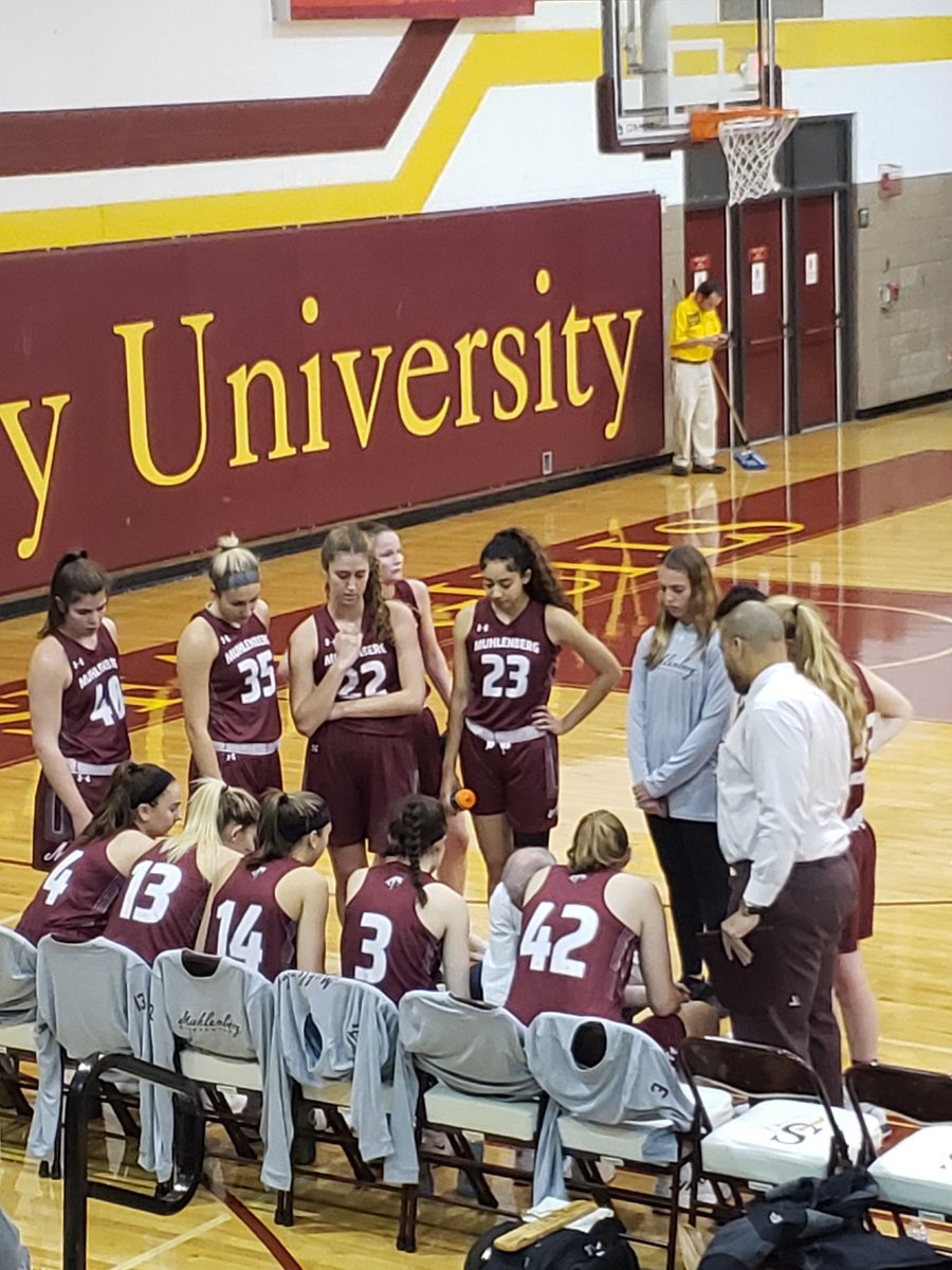 SwannSongTwins's tweet image. Nuttin but her #1FANS to see sharp shooter @jswannie23's NCAA debut‼Yeah Jaelyn!!!!😤 mamaproud♥️ #clutchcity #Jswish #gotheDub #1stTHREEEE #shesOfficial #wondertwin #Muhlpride🐴