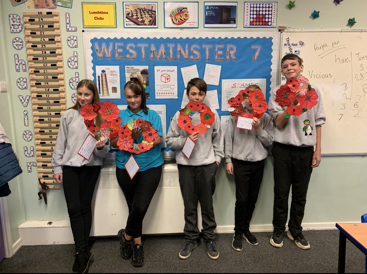 MissYoungWHVA's tweet photo. These guys fill my heart with so much love 🥰❤️
They asked me themselves if they could pay their respects on remembrance day, this was all their own idea, how fantastic are their wreaths?💯💫💌
Off we went this morning to lay them🌹 
You guys are amazing! @Sevenhills___ #thisIsAP https://t.co/4xzKLAWdIw