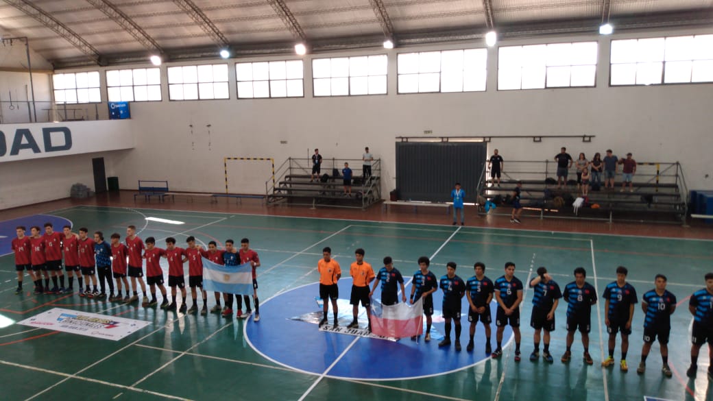 #BinacionalesSanJuan2019 
Resultados 
Triunfo de los varones ante O'Higgins 31-28 y derrota de las chicas 28-29 Valparaíso. 
Martes 12/11
9hs Metropolitana vs Cba 🤾‍♀️
11hs Metropolitana vs Cba 🤾‍♂️
📸 @deportes_sj 
<a href="/fchtvok/">FCHtv</a> <a href="/mcandoli/">Matías Candoli ⭐⭐⭐</a> <a href="/confedepcba/">Confedeportescba</a> <a href="/DeportesCba/">Córdoba Deportes</a> <a href="/RubenDiliddo/">Rubén Di Liddo</a>