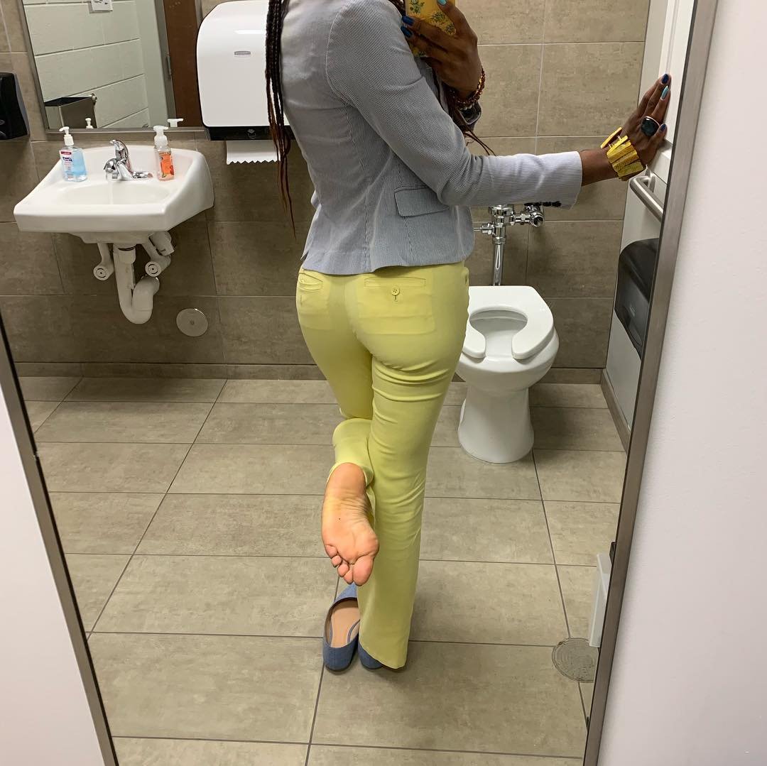 ibuysox's tweet photo. Ms. Sophia has had many iterations on IG, currently sophia.partsmodel. This sophisticated lady hails from the ATL and exudes that southern grace that you'd expect from a Georgia Peach. Shapely size 10 #soles, #toepoints, and a shoe aficionado. #MILFMonday #MILFfeet #footfetish https://t.co/uBHY6v5Cbv