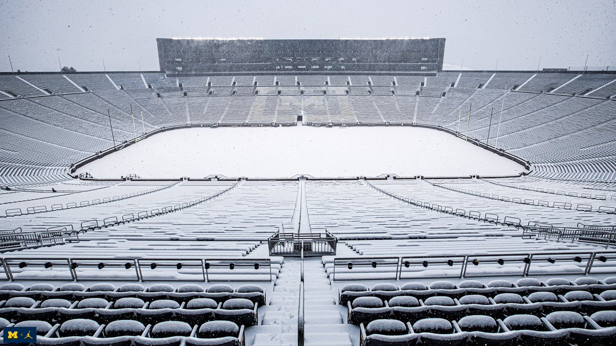 UMichFootball's tweet photo. It's a Winter Wonderland in The Big House! 

#GoBlue 〽️❄️ https://t.co/rB27Ane8LK