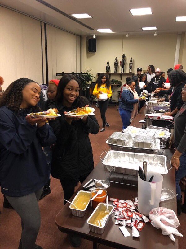 ucAACRC's tweet photo. Getting impatient waiting for thanksgiving? Wait no longer! HGA invites all student organizations to join us for Friendsgiving November 22nd @ 5:00 pm in the AACRC! Last year's event was a hit and we need your help to make this year even better! Signup to bring a dish  in our bio https://t.co/9H0y12hUip