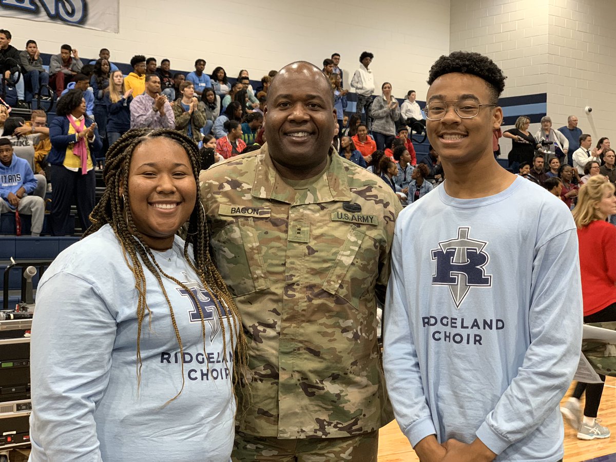 mcsinfo's tweet photo. Thank you, Veterans! 🇺🇸 Ridgeland High School honored those who serve in our nation’s military with a special Veterans Day program on Friday. #CreateCollaborateCommunicate #MarkofExcellence #MovingtheMark https://t.co/xuRLjYhOJQ