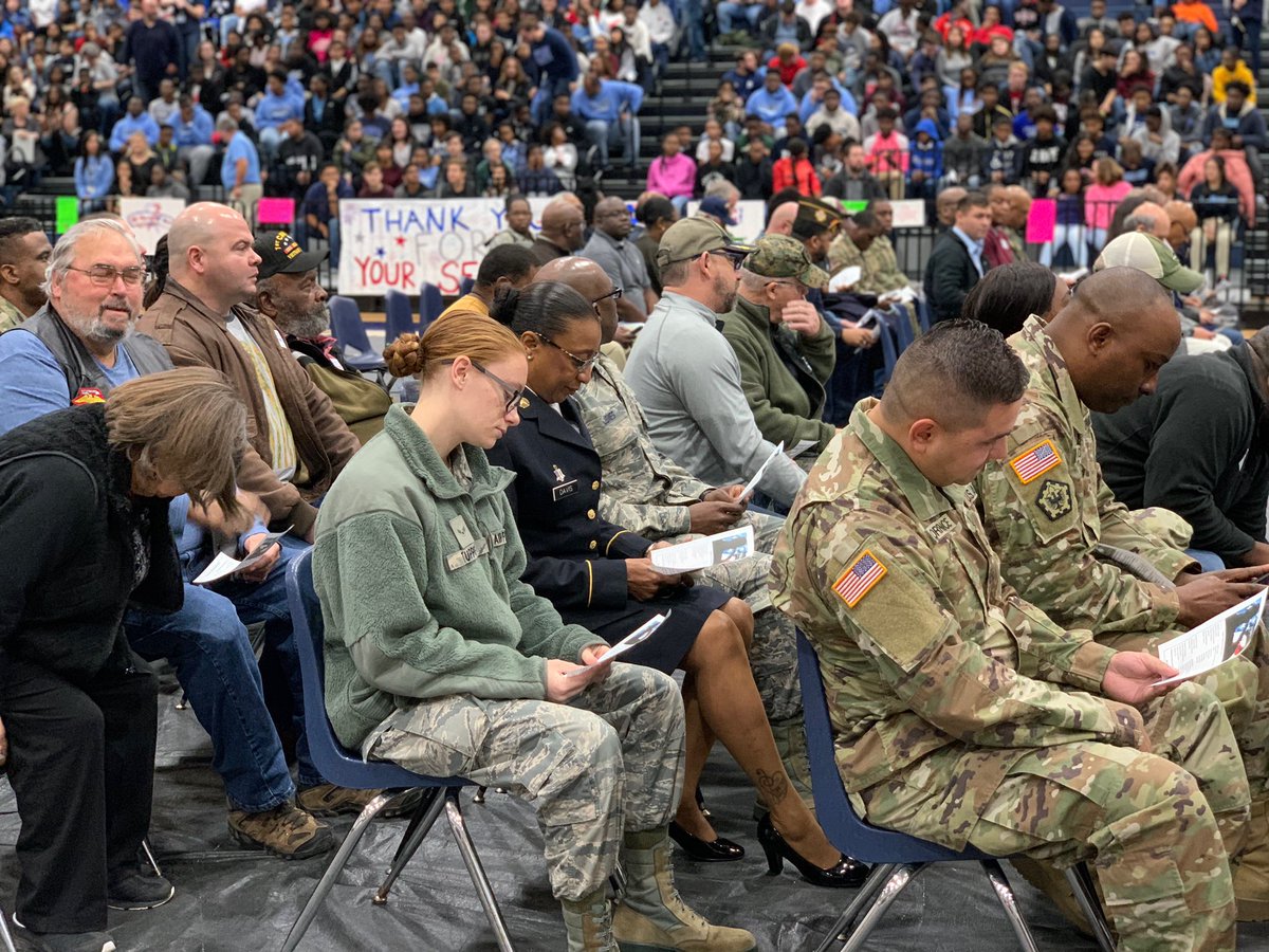mcsinfo's tweet photo. Thank you, Veterans! 🇺🇸 Ridgeland High School honored those who serve in our nation’s military with a special Veterans Day program on Friday. #CreateCollaborateCommunicate #MarkofExcellence #MovingtheMark https://t.co/xuRLjYhOJQ