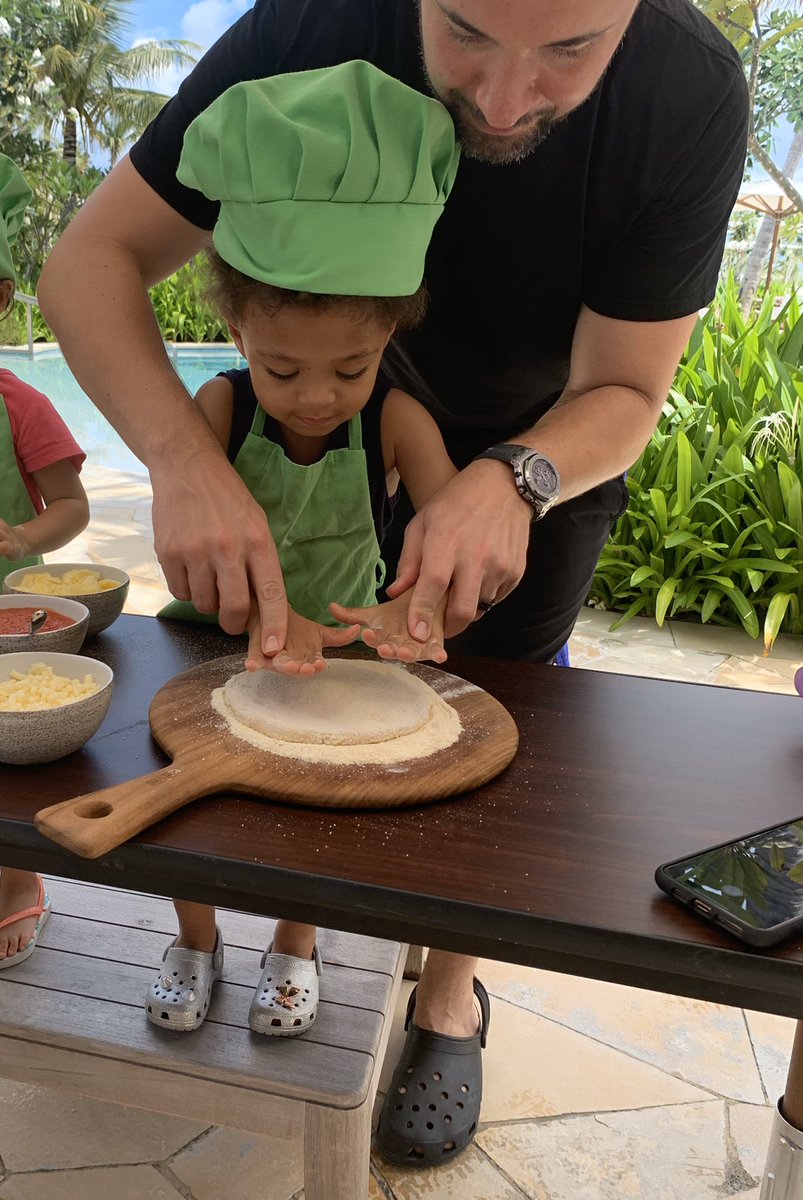 alexisohanian's tweet image. Grateful to spend one more day on vacation with my wife and daughter. Gonna make the next 24hrs count. No startup exit, no AUM milestone, no auditorium full of people for one of my keynotes - nothing - can match this time.