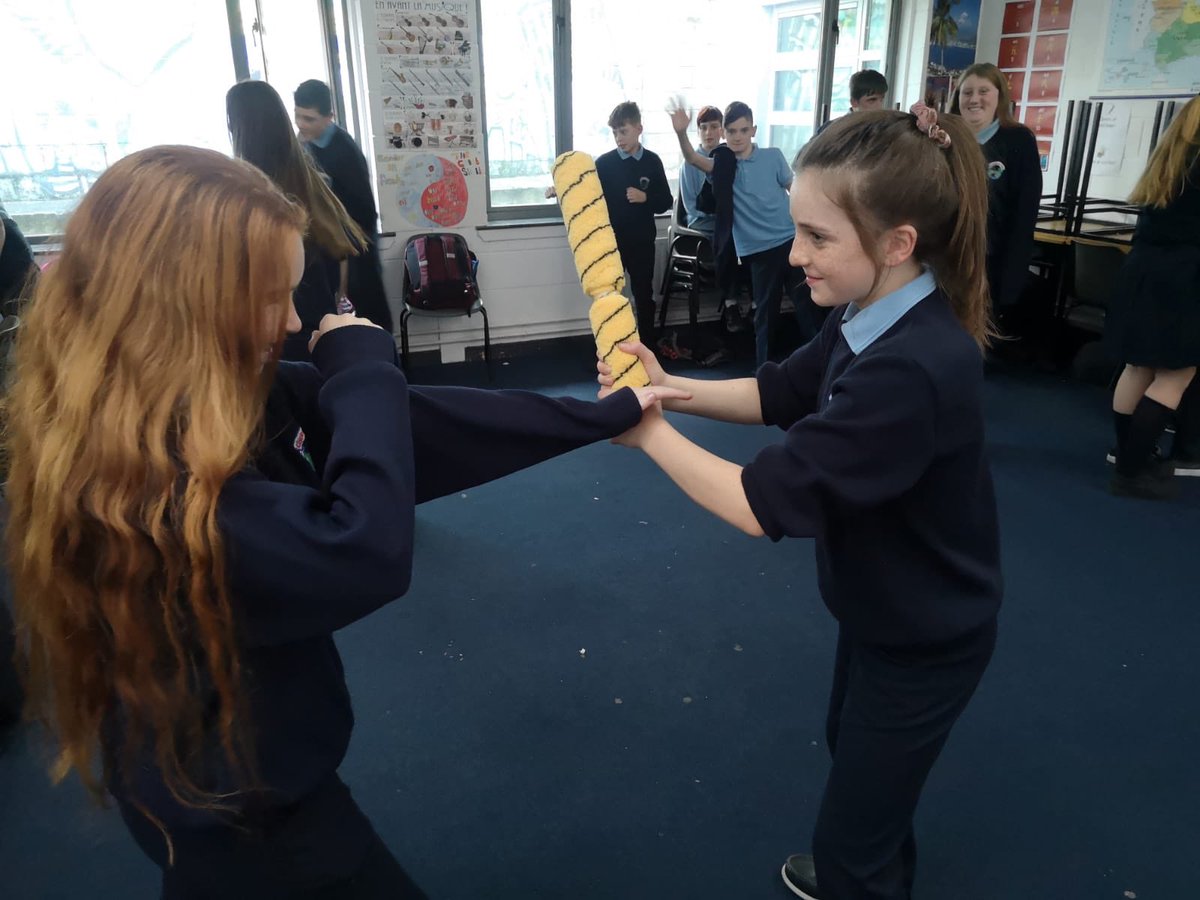 colaisteanatha's tweet photo. Ms Deacon’s 1st years really enjoyed her self-defence class today. They did kickboxing drills and kenpo techniques. #wellbeingweek2019 #beatthemondayblues #newskills https://t.co/A5eE6Y13Lp