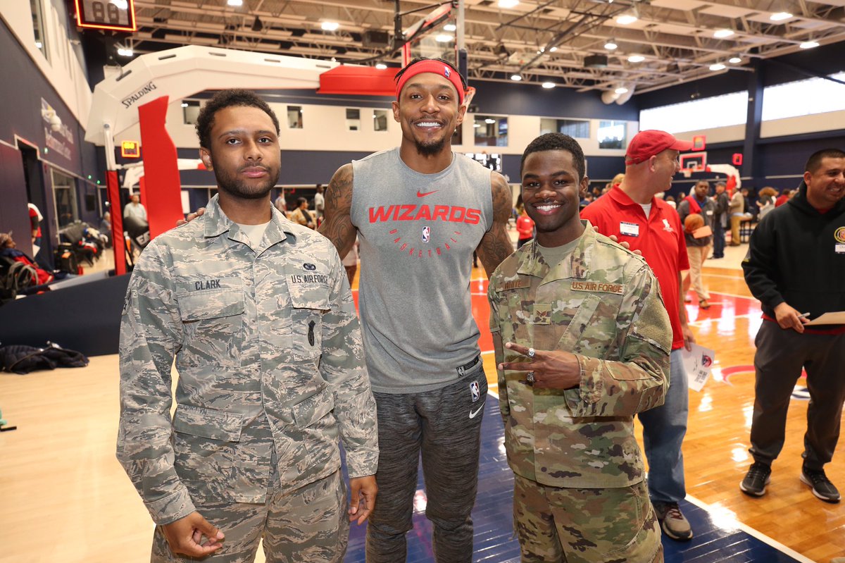 After today’s practice, we teamed up with @RedCross to assemble 200 MEDEVAC and Warrior Bags for hospital patients at Walter Reed and Fort Belvoir.
#HoopsForTroops | #WizardsCare