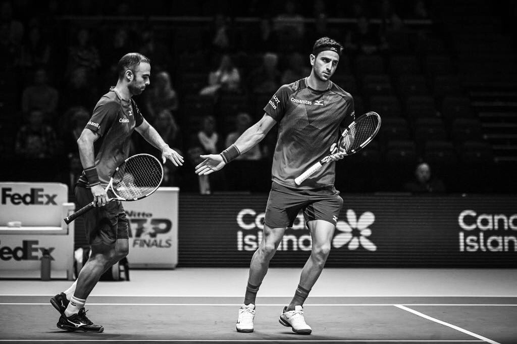 Copa de Maestros 🇬🇧

Juan Sebastián Cabal y Robert Farah cayeron en su presentación ante Nico Mahut y Pierre Herbert por 5-7 y 3-6 

📸 Regina Cortina / Match Tenis