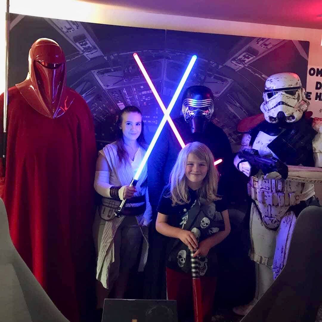 501stSPD's tweet photo. TR-61212 on troop at Trick or Suite at the Embassy Suites Northwest Arkansas Hotel, on October 30th, 2019, where he met a Little Lobster soon to be a GA Cadet!
๐ธ: Edison G.
#SovereignProtectors
#DiamondGarrison
#501stLegion
#BadGuysDoingGood https://t.co/CI5rK7M9jz