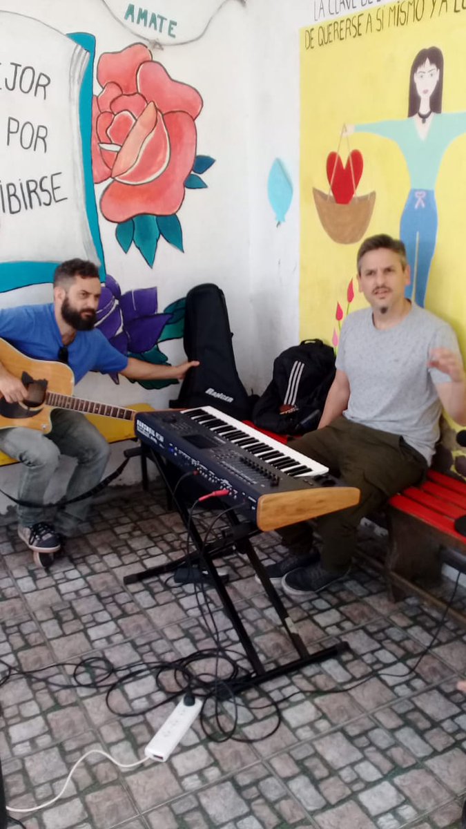 chelovizzarri's tweet photo. Taller de canciones, hoy nos toco ir al colegio Solis! Hermosa experiencia!! Vamos los chicos!! @CulturaRosario @MuniRosario @CMDCentro @MusicaInstituto @plataformaLVDN @ https://t.co/OtmDuLtNHG