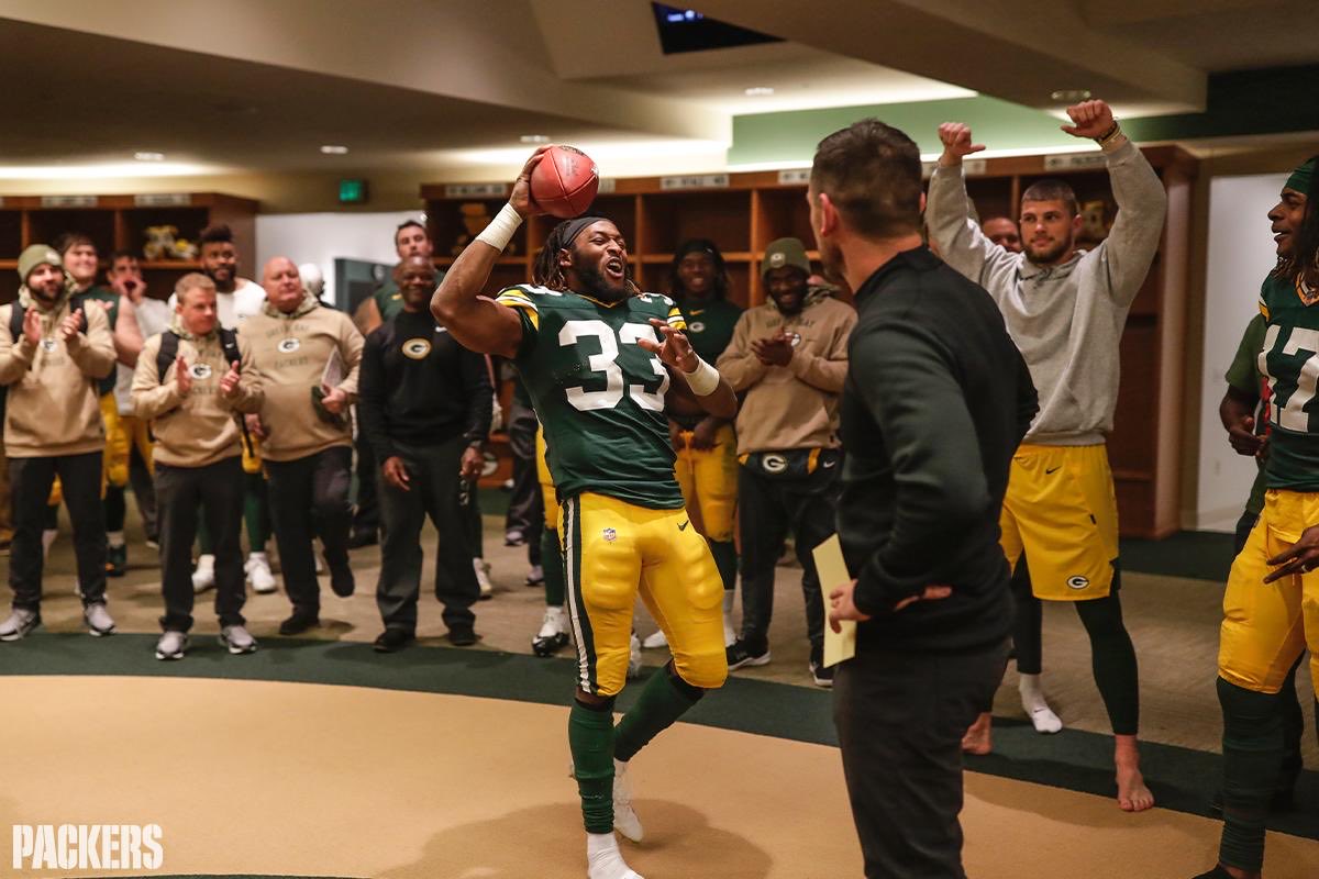 Aaron Jones received the game ball after Sunday’s win.
Jones:
13 ATT
93 YDS (7.3 AVG)
3 TD’s
(📸@packers)