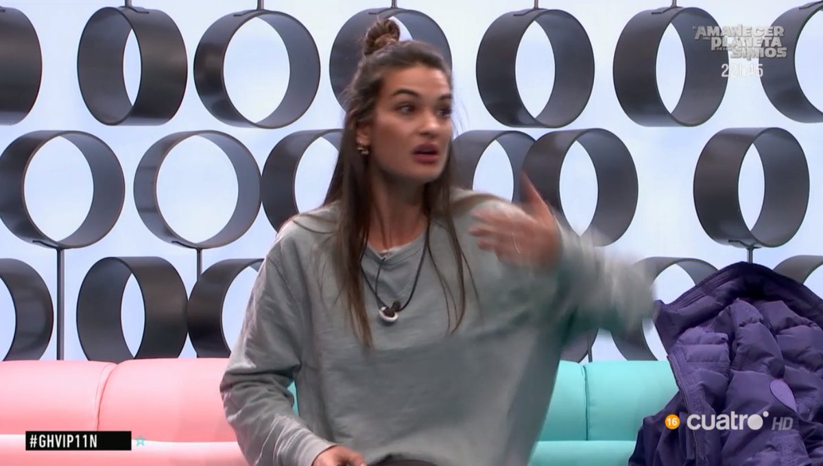 ghoficial's tweet photo. Estela dice que, por el comportamiento de Hugo, han hecho bien en no hacerle la comida. ¿Opinas como ella? 

🔄 Creo que no
❤️ Pues sí 

#GHVIP11N https://t.co/jkJCQoIDum