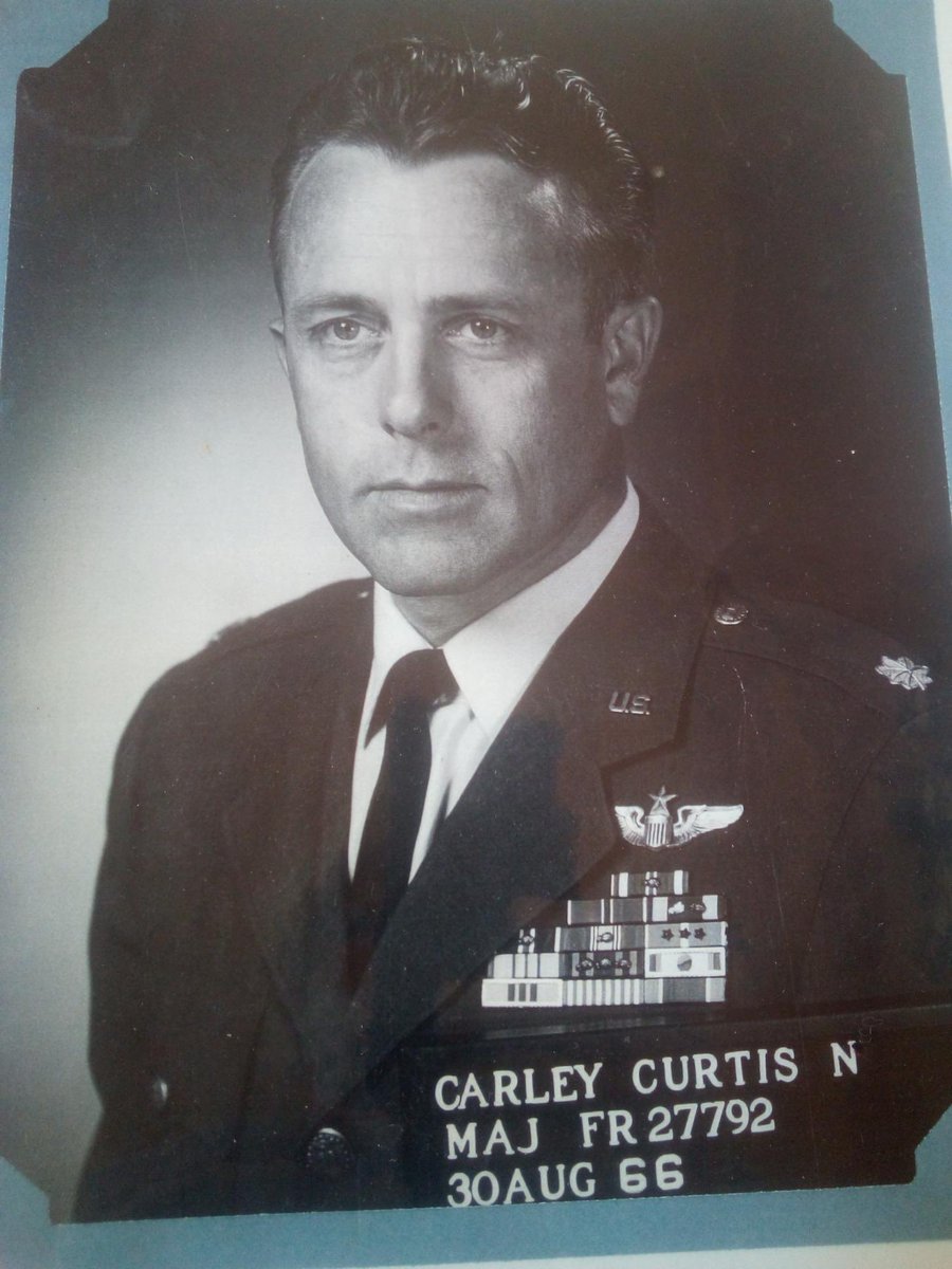 My Grandfather is a Veteran of both Vietnam and The Korean War. One day isn’t enough to thank these heroes for their service. Stop looking up to cry baby communist millionaires like @KingJames and start looking up to the real heroes of your country and community. The Veterans. 🇺🇸