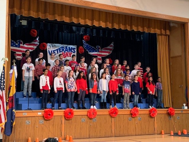 MrsBrenerDJ's tweet photo. We had a great day honoring those who serve!  Thank you Veterans! #djroars #ilbsd13 https://t.co/m3r5UCnAZZ