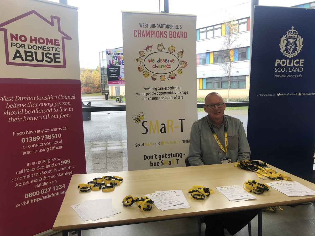 westdunchamps's tweet image. The launch of our ‘Bee Smart’ Campaign at St Peter the Apostle High School🖤    #socialmedia #thinkfirst #beesmart