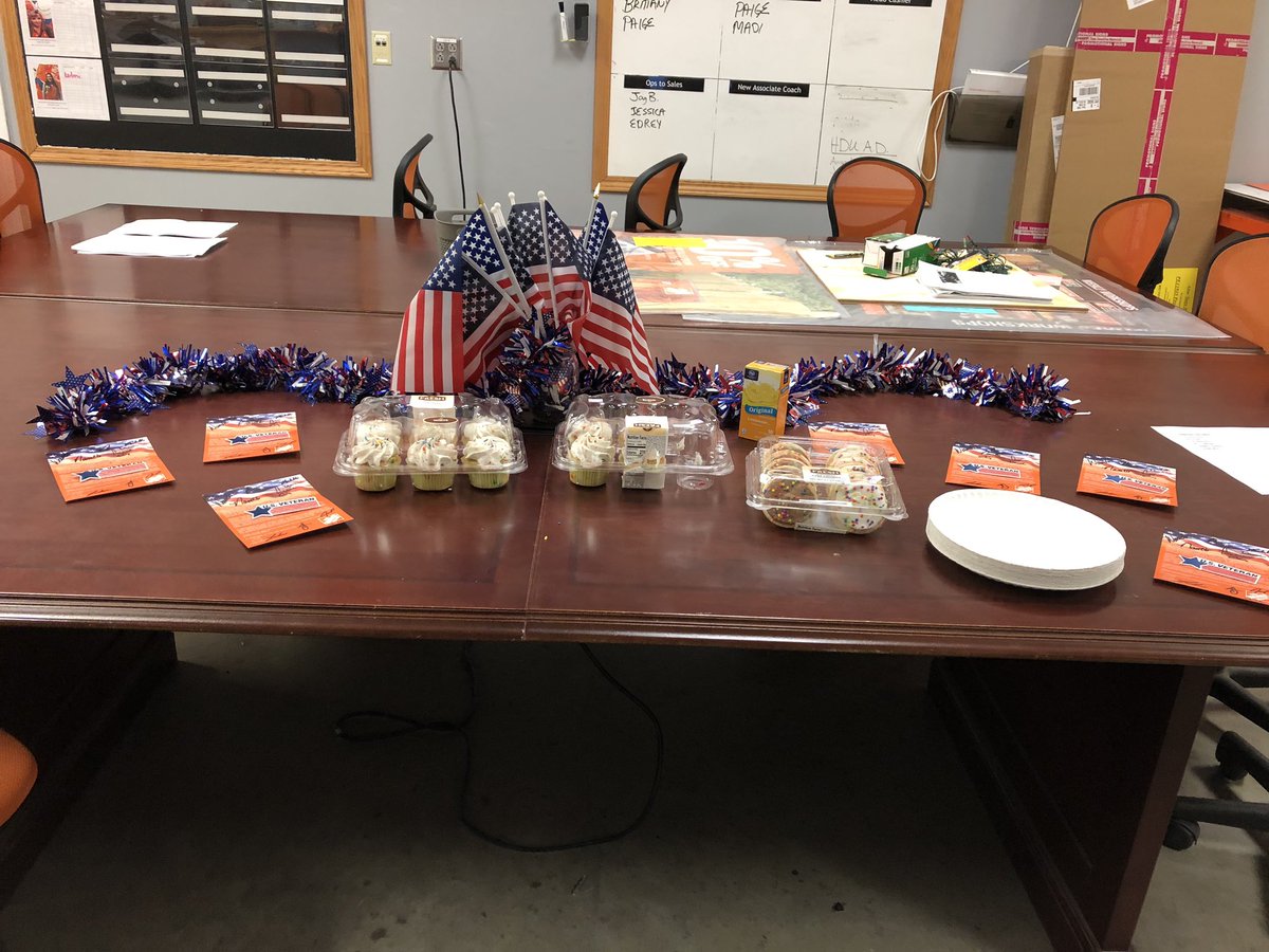 Iva_Marie04's tweet photo. Couple of our Veterans enjoying their sweets! Thank you for Service! #veteransday2019 @Homedepot8918 @thdjoek @Nanette95137018 https://t.co/fjeAjP5Ofn