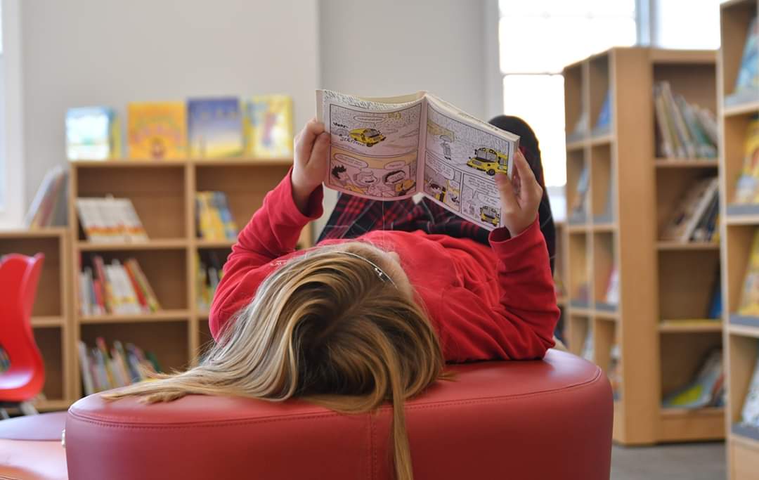 SAES's tweet photo. Today we celebrated the official opening of our new Lower School building as third, fourth, and fifth grade students moved into their new classrooms. Every St. Andrew's student in preschool through fifth grade enjoyed their specials classes in the D!Labs, music room, and library. https://t.co/4kCWsvgDxz