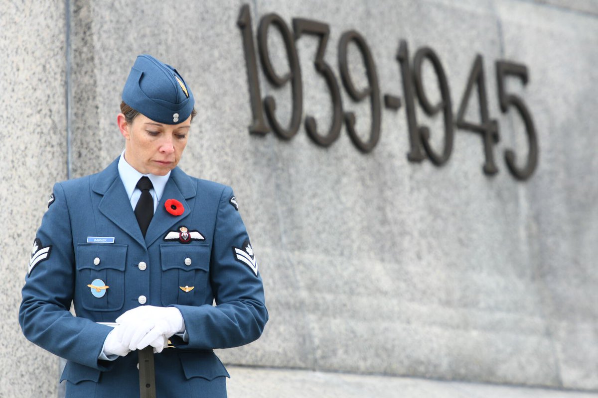 VeteransENG_CA's tweet photo. They were ordinary Canadians who made extraordinary sacrifices and today, we honour them. Today’s ceremony at the National War Memorial recognized the courage of those who served in times of war, military conflict and peace. #CanadaRemembers https://t.co/q7uUT6FYBd