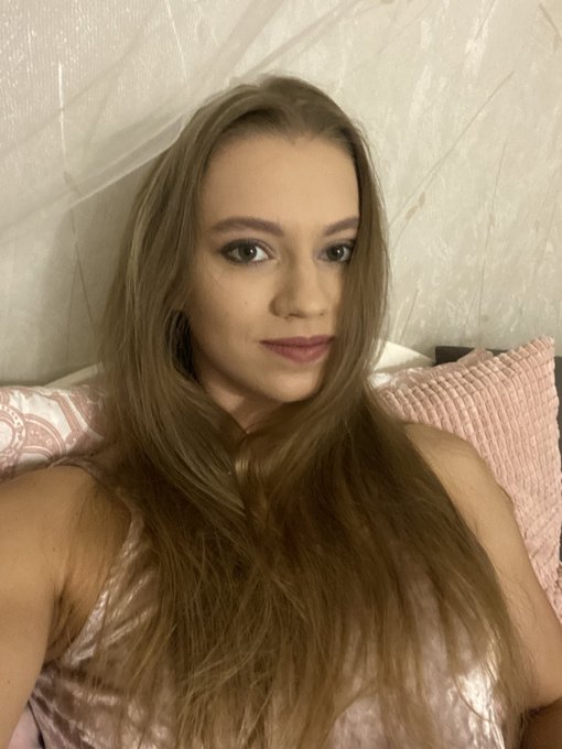 10 minutes to the stream, 30 minutes to the Gold Show😍 https://t.co/j4gywTOvIv https://t.co/a13Ox2nN<a href="/tag/mvsales"class="tags"><span>#mvsales</span></a>