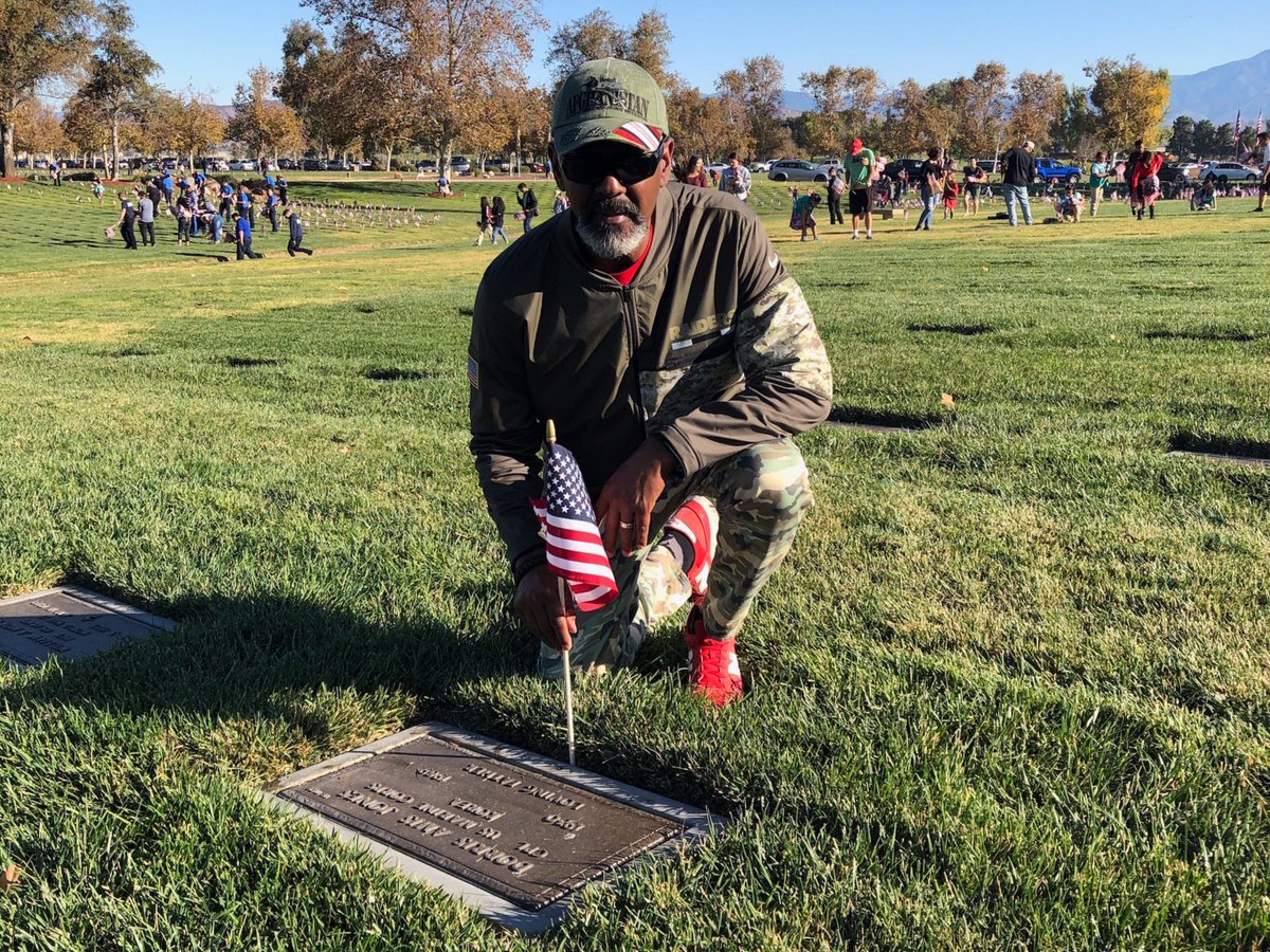 NupesofCLT's tweet photo. Kappa Alpha Psi Kick Off Veterans Day Weekend with Flags for Hero - https://t.co/ifDOscuNFj https://t.co/qF0KDo0yZd