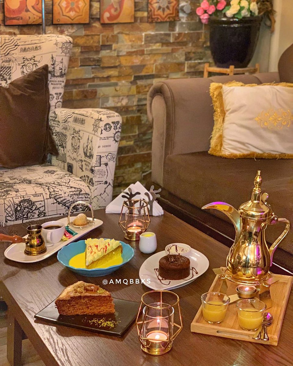 jeddah_cafe2's tweet photo. كافيه نصف قهوة النسائي
حي النعيم شارع آمنه بنت وهب #جدة

مكان جداً جميل وتفاصيله رائعة والخدمة ممتازةعندهم جلسات خارجية و داخلية
قهوة تركية ١٥ قهوة عربية ١٥
كيكة التمر ٢٨ كيكة الزعفران ٢٨
فوندو شوكولاتة ٣٠

الطلبات حلوة وعجبتني كيكة الزعفران والفوندو 😋
https://t.co/1nhsRWByMu https://t.co/fiKnbDnrl9
